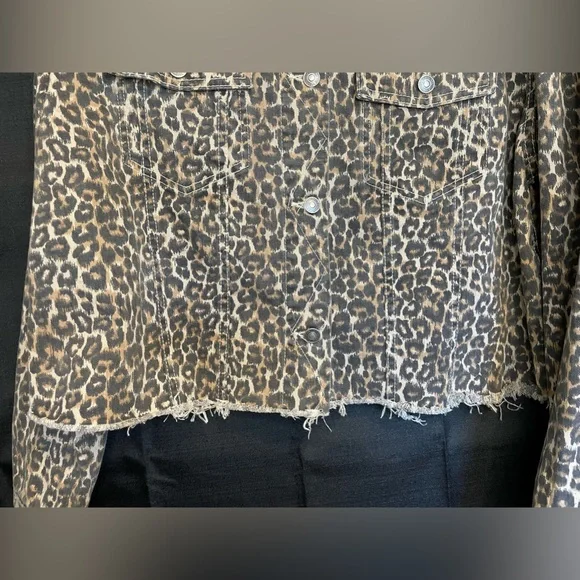 NWT Free People Cropped Leopard Denim Jacket - Size Medium Oversized - Picture 11 of 15